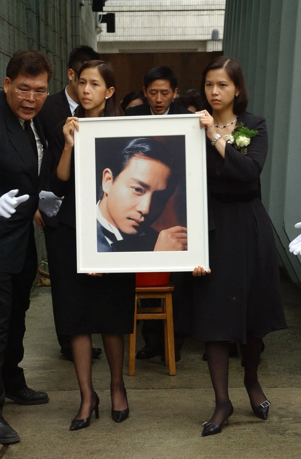 张国荣抑郁症_张国荣死因_香港娱乐圈黑张国荣