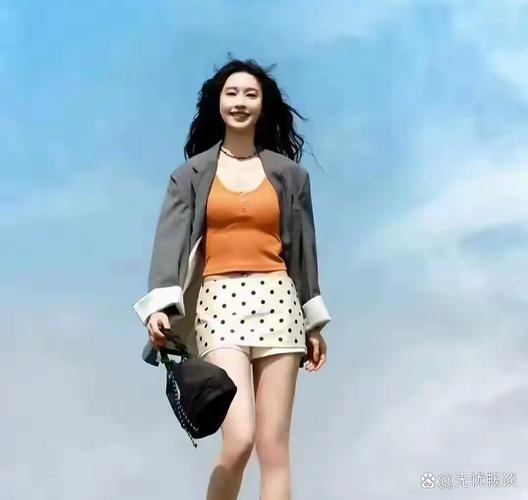 娱乐圈身材短腿女星_腿短身子长的女明星_身材腿短的女明星